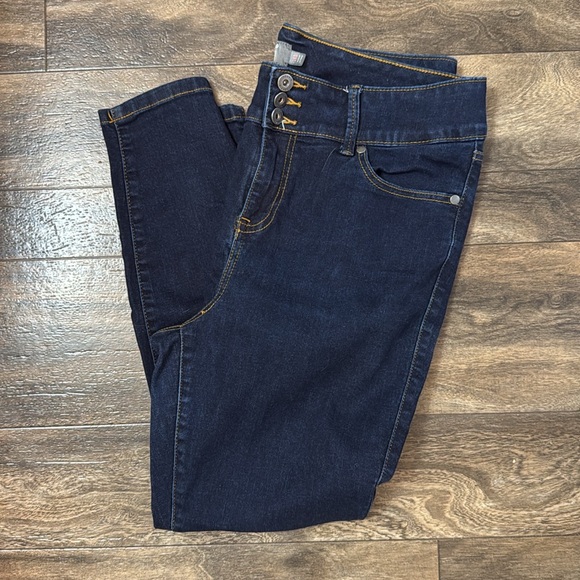 Torrid Skinny Super Soft High Rise Jegging- 16 short dark wash - Picture 3 of 5